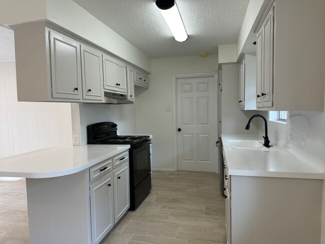 Building Photo - Renovated Portland Home