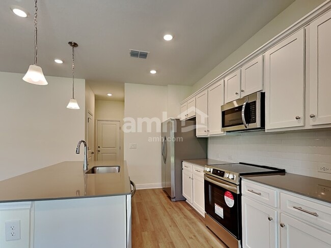 Foto del edificio - 27154 St Andrews Ave