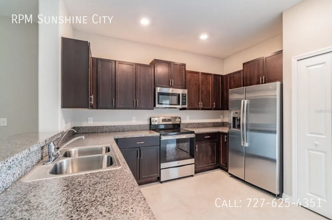 Building Photo - Modern 3-Bedroom Townhome in Prime Tampa L...