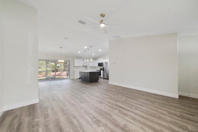 Building Photo - 9547 N Sandree Dr