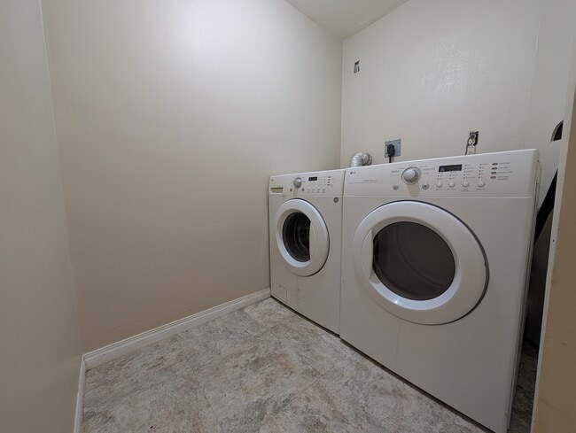 Building Photo - 8162 Boxer Ct