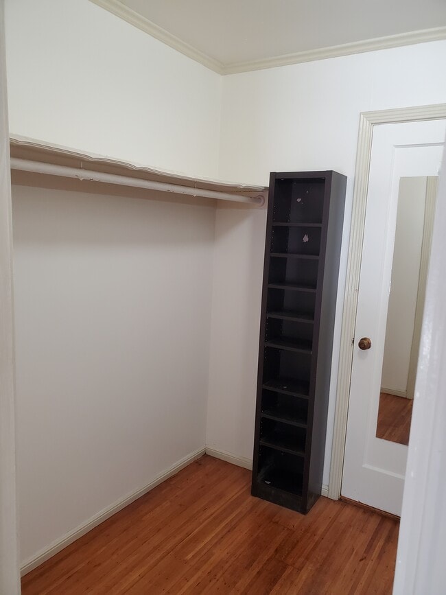Closet #1 - 1527 Lincoln Way
