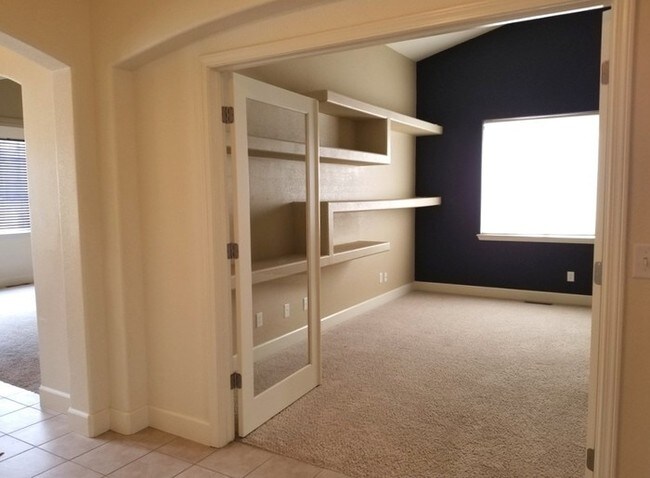 Building Photo - Home For Rent in Ruhenstroth/Gardnerville