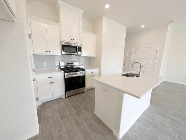 Building Photo - Brand New Home- Edmond Schools!