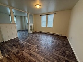 Building Photo - 570 Kendall Ave