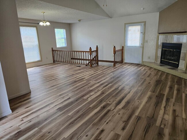 Building Photo - 114 Shara Dr