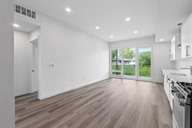 Building Photo - 4004 Banister Ln