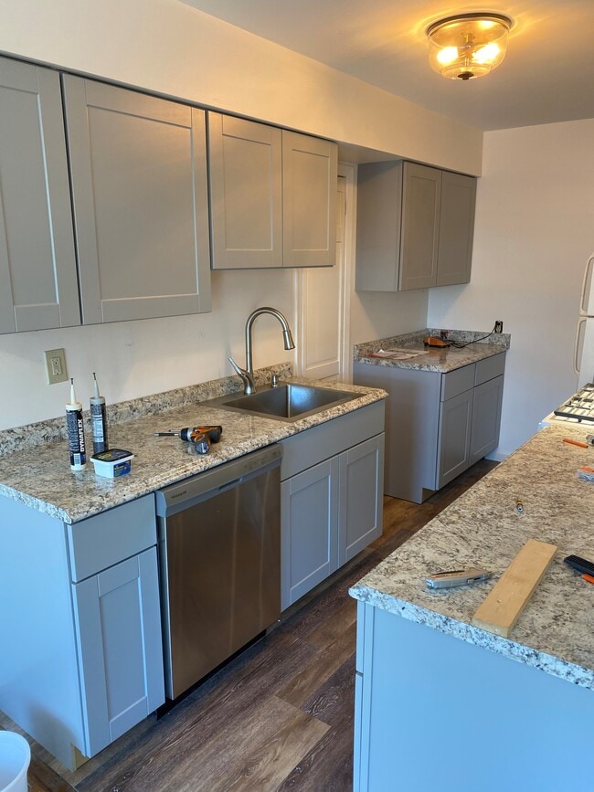 Building Photo - 6 Colonial Rd