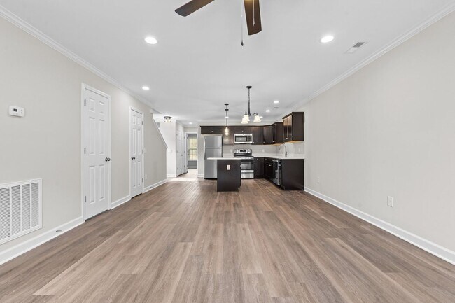Building Photo - Gorgeous 1 Year Old 3 Bed/3.5 Bath Duplex