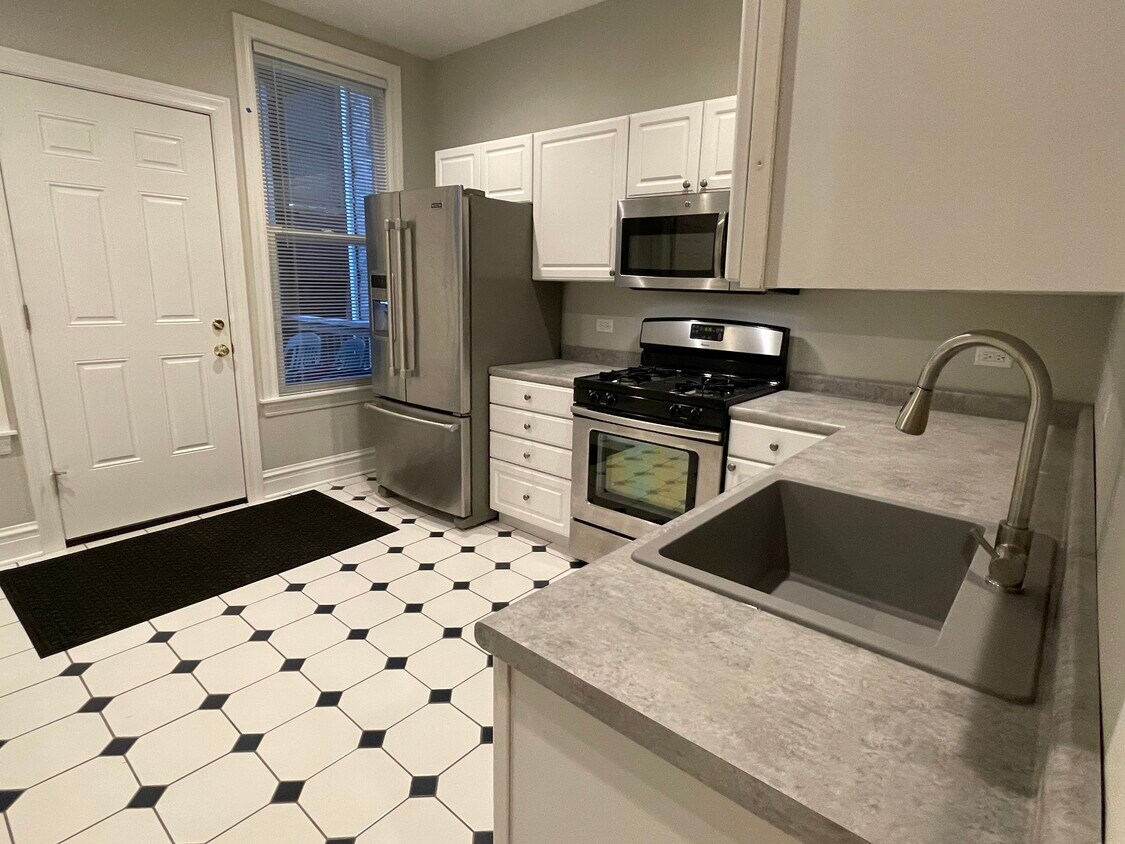 Foto principal - 930 W Roscoe St