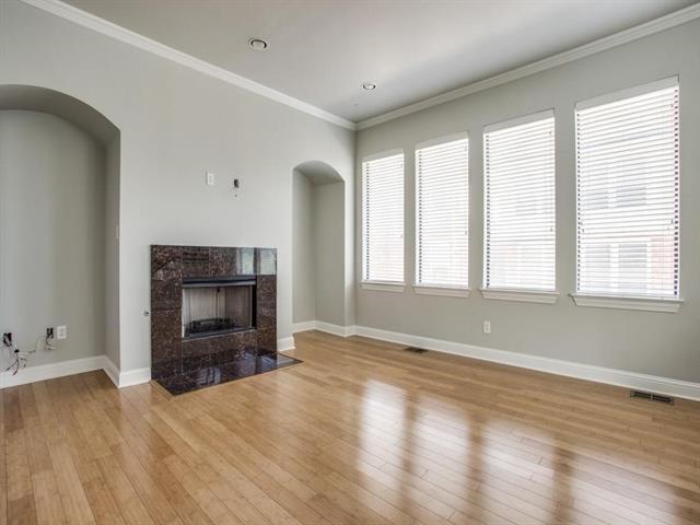 Foto del edificio - 4432 Bowser Ave