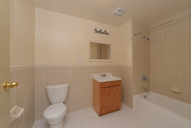 Foto del edificio - 36 Hilton Ave