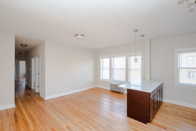 Building Photo - 3133 W Lawrence Ave