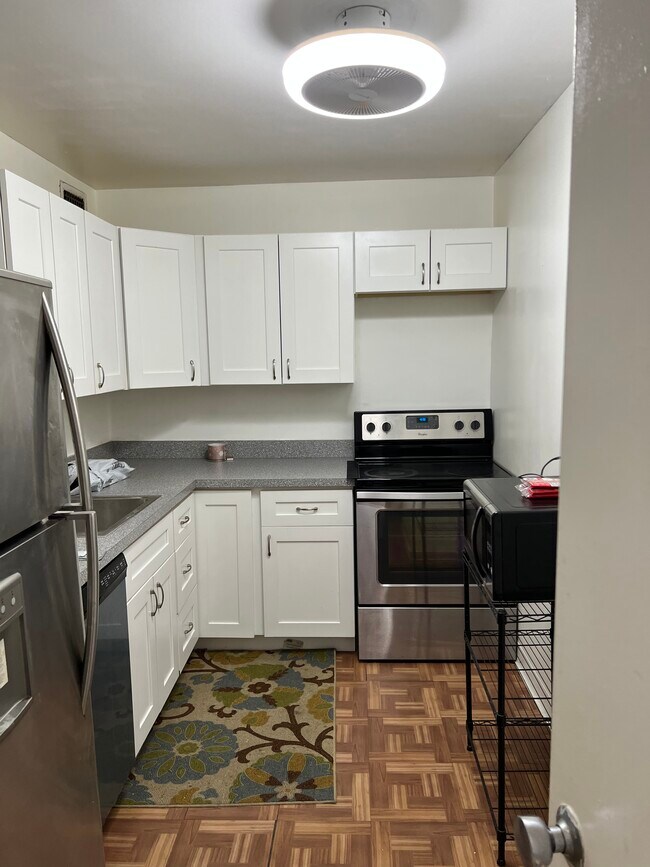 Kitchen - 4800 S Chicago Beach Dr