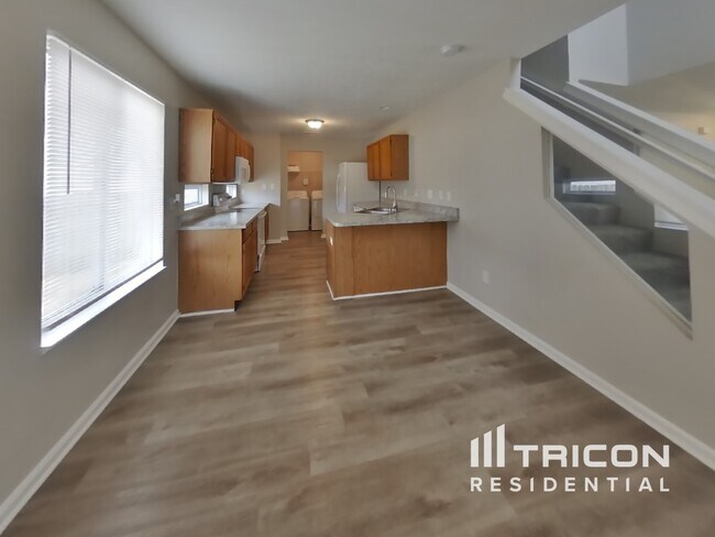 Building Photo - 604 Mountain Pine Dr