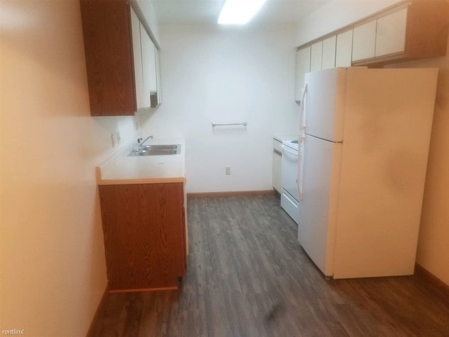 Building Photo - 2 br, 2 bath Apartment - 8338 Shields Dr