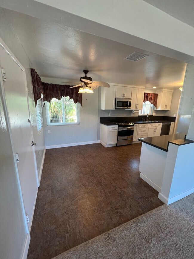 Building Photo - Move in Special!! $750 off 1st Month's Rent!!