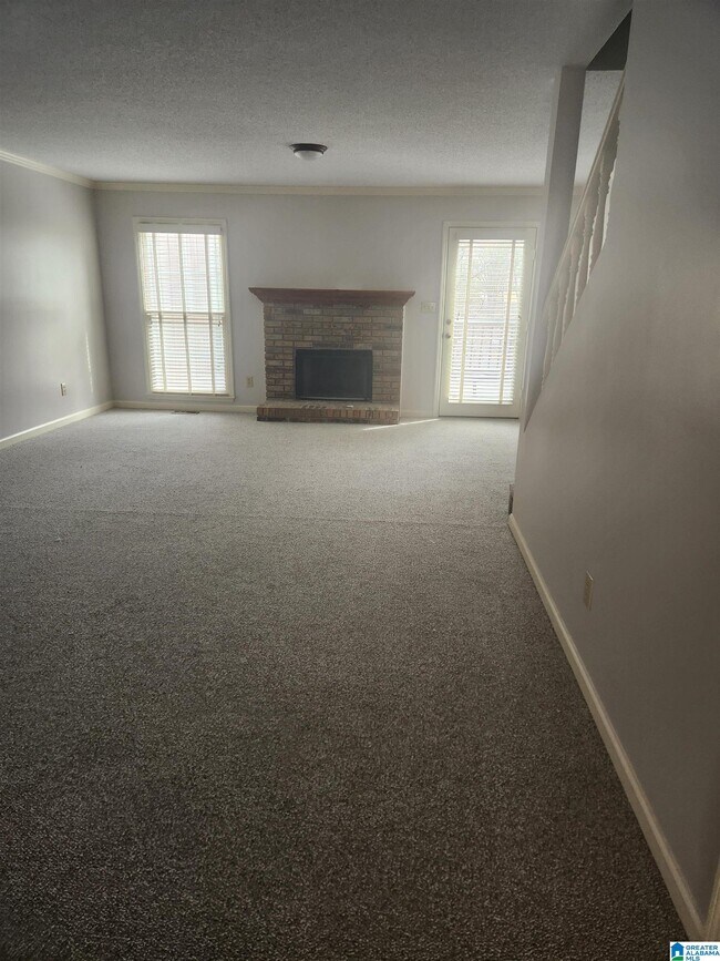 Building Photo - 1675 Ashwood Ln