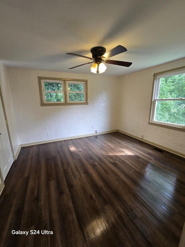 Foto del edificio - 346 Blackburn Ave