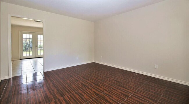 Foto del edificio - 4731 Pinebrook Ln