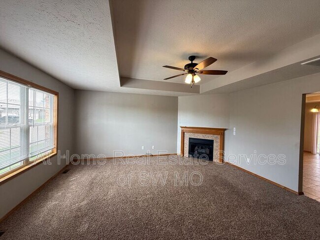 Foto del edificio - 2010 N Bradbury Ln