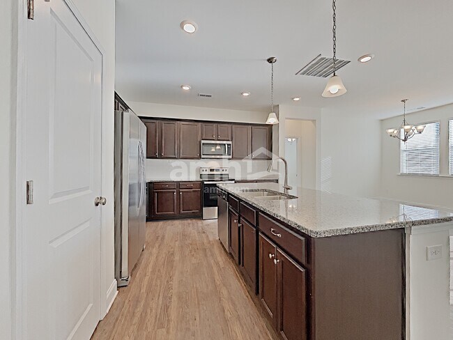 Foto del edificio - 105 Everett Park Dr