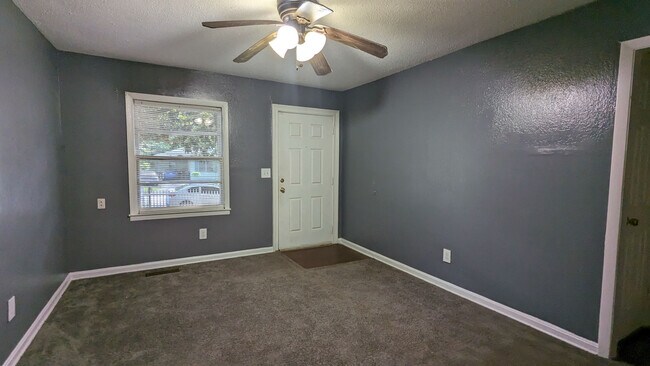 Foto del edificio - 2821 Revere Dr NW