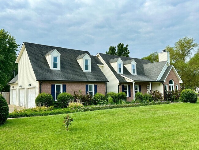 Building Photo - 2592 Emerald Ct