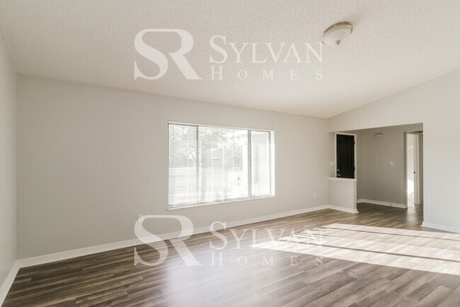 Foto del edificio - At Last, This Is What You Have Been Search...