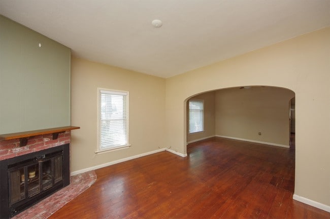 Foto del edificio - 5627 Yarrow St