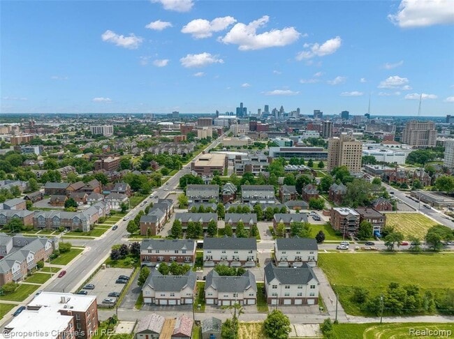 Building Photo - 275 E Palmer St