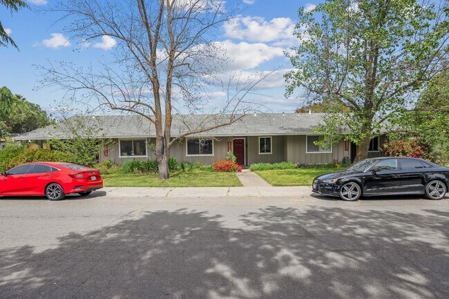 Foto del edificio - Lovely 2 bed / 2 bath Home in Stonegate