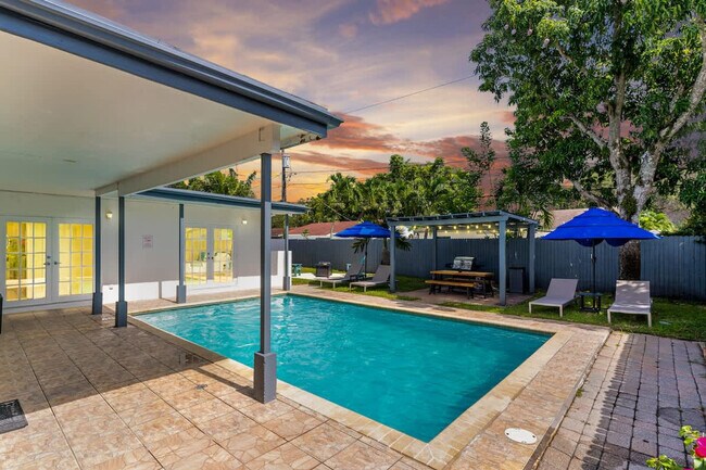 Foto del edificio - 6452 Custer St