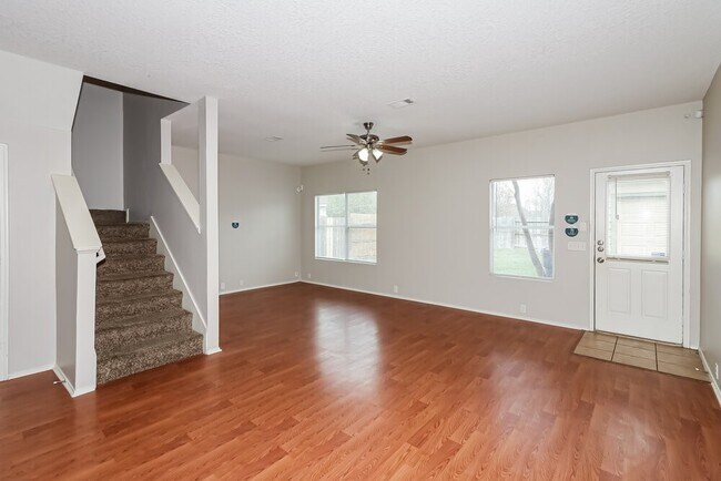 Foto del edificio - 6250 Gillian Park Dr