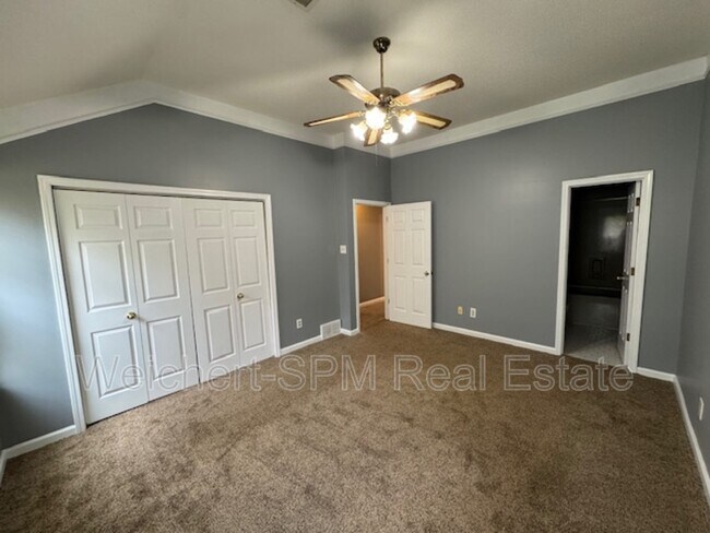 Building Photo - 2627 Bay Pointe Cir E