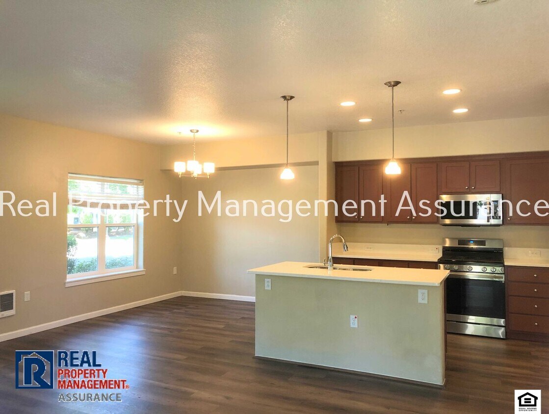 Primary Photo - Cheerful 1BR/1BA Condo Home in Convenient ...