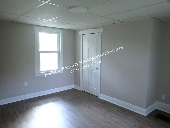 Building Photo - 1129 Main St