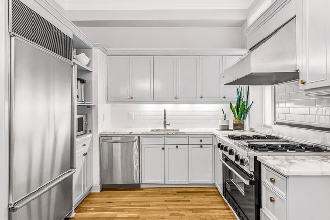 Building Photo - 112 W 13th St
