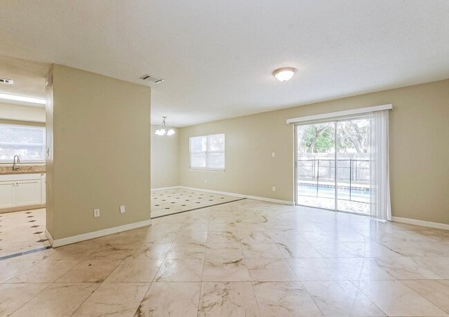 Foto del edificio - 10535 Hollyglen Dr