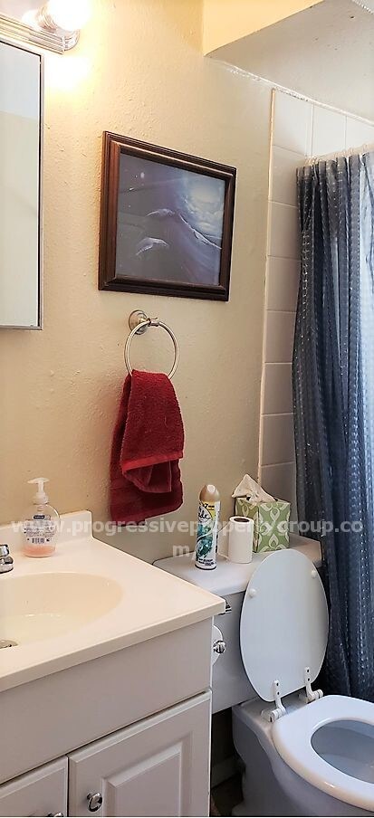 Building Photo - Cozy 2-Bedroom, 1-Bath Off Of Fillmore