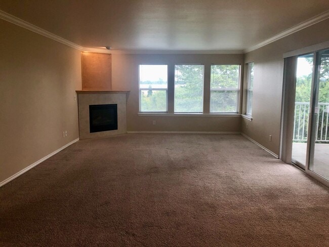Building Photo - MOVE IN SPECIAL! 2 Bedroom, 2 Bathroom Condo with Convenient I-5 Access