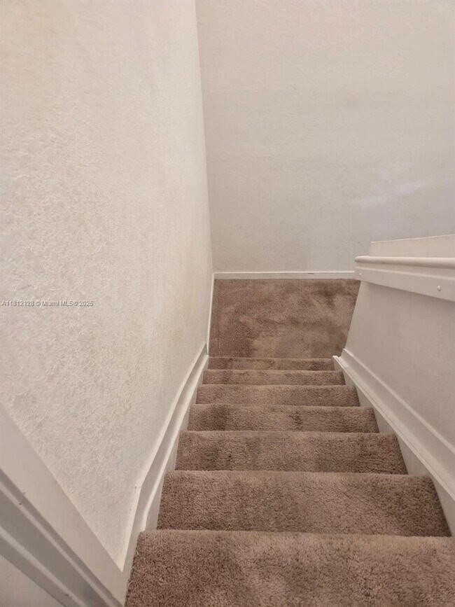 Foto del edificio - 533 NE 5th Pl