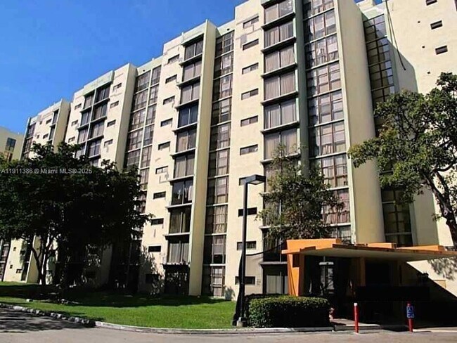 Foto del edificio - 17021 N Bay Rd