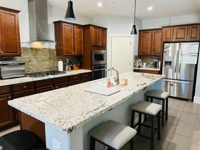 Foto del edificio - $2,695 Shepherd & DeWolf, Harlan Ranch Bar...