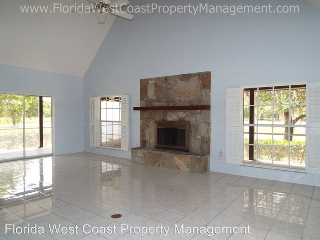 Building Photo - 15554 Waterline Rd