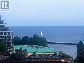 Building Photo - 133 Bronte Rd