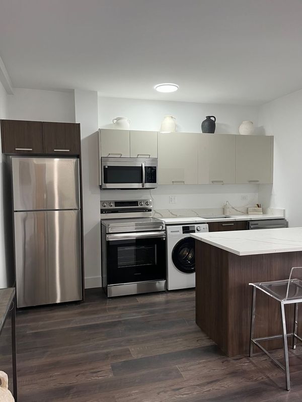 Foto del edificio - 1555 W Hollywood Ave