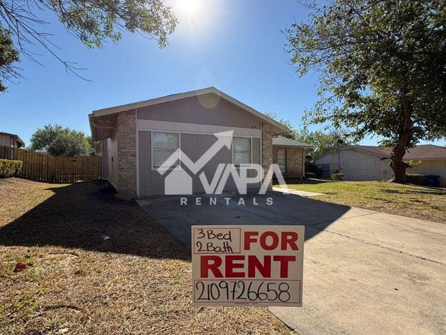 Building Photo - 1074 Honey Tree St