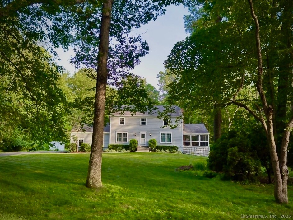 Foto del edificio - 161 Woods End Rd