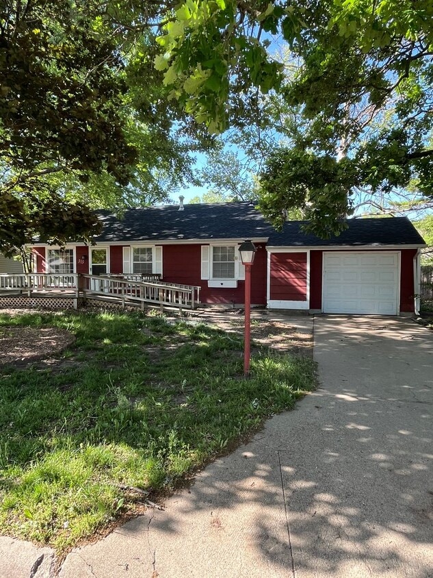 313 Brookside Dr, Newton, KS 67114 House Rental in Newton, KS